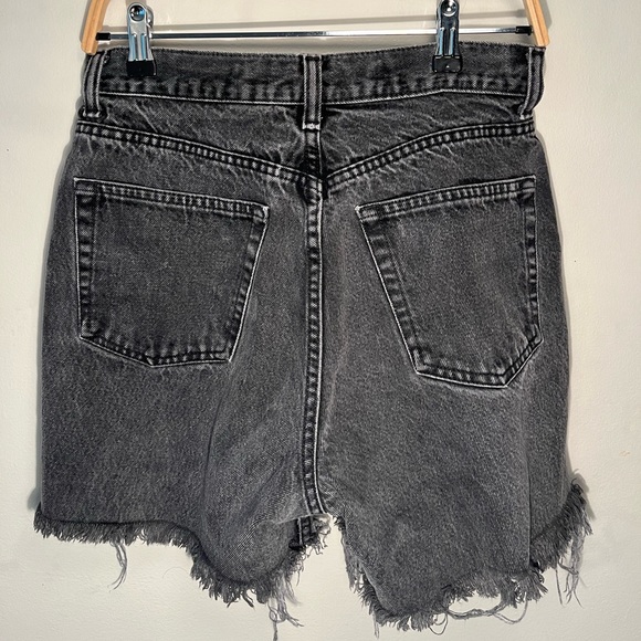 VINTAGE GAP DENIM SHORTS - Picture 2 of 3